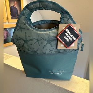 Insulated travel tote great for tailgating or the beach